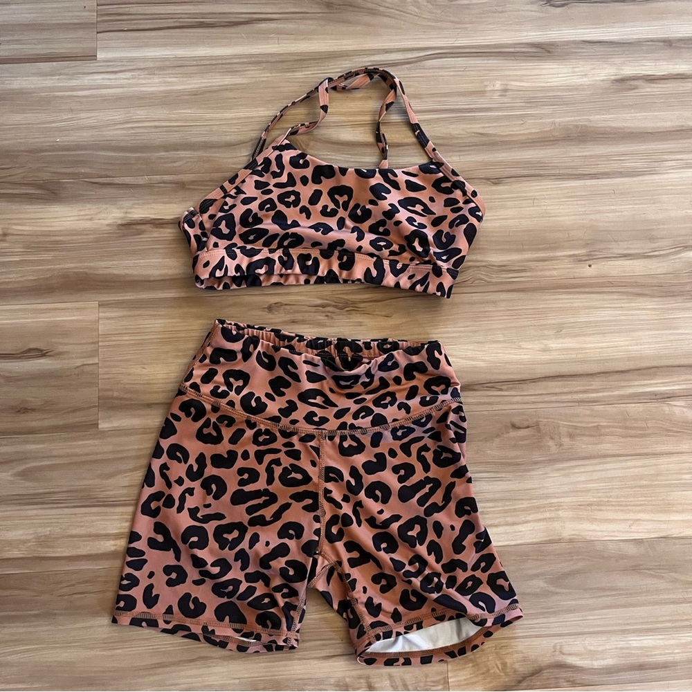 Leopard set - Picture 2 of 3